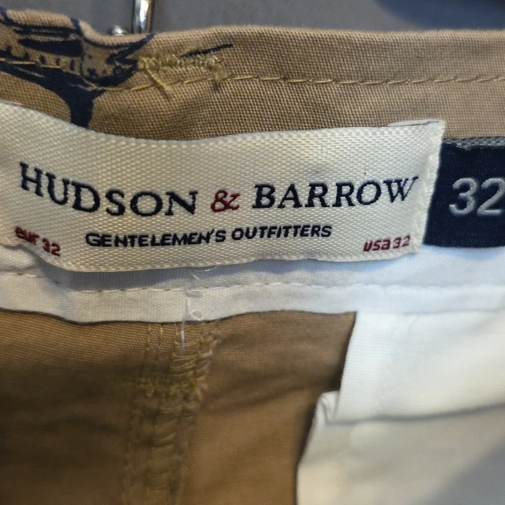 NWT Hudson & Barrow Men's‎ Shorts Tan W/Navy Swordfish Flat Front Pockets Sz 32